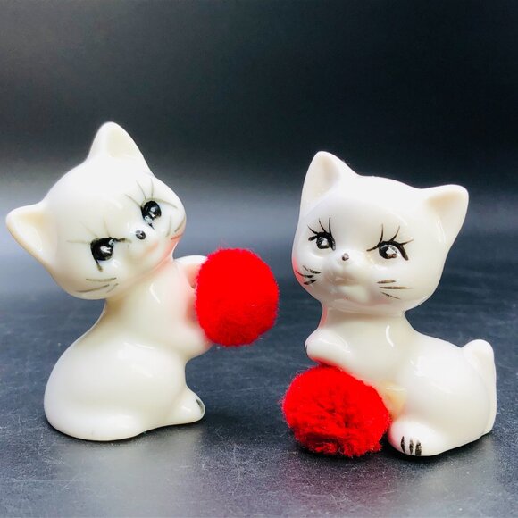 Vintage 80s Kitsch White Cat Figurine Set: Bone China Kitties with Red Pompoms - Picture 3 of 10